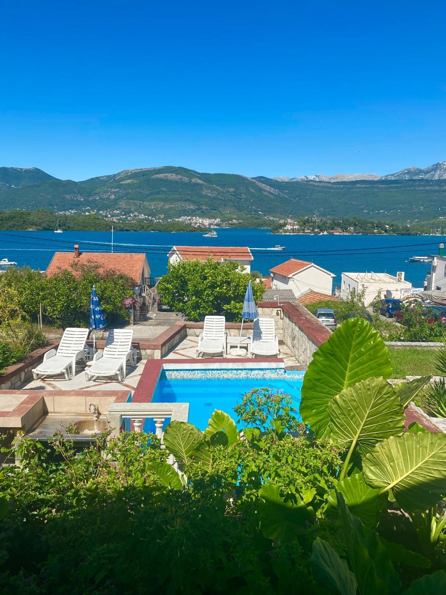 Ino Apartments Tivat Buitenkant foto