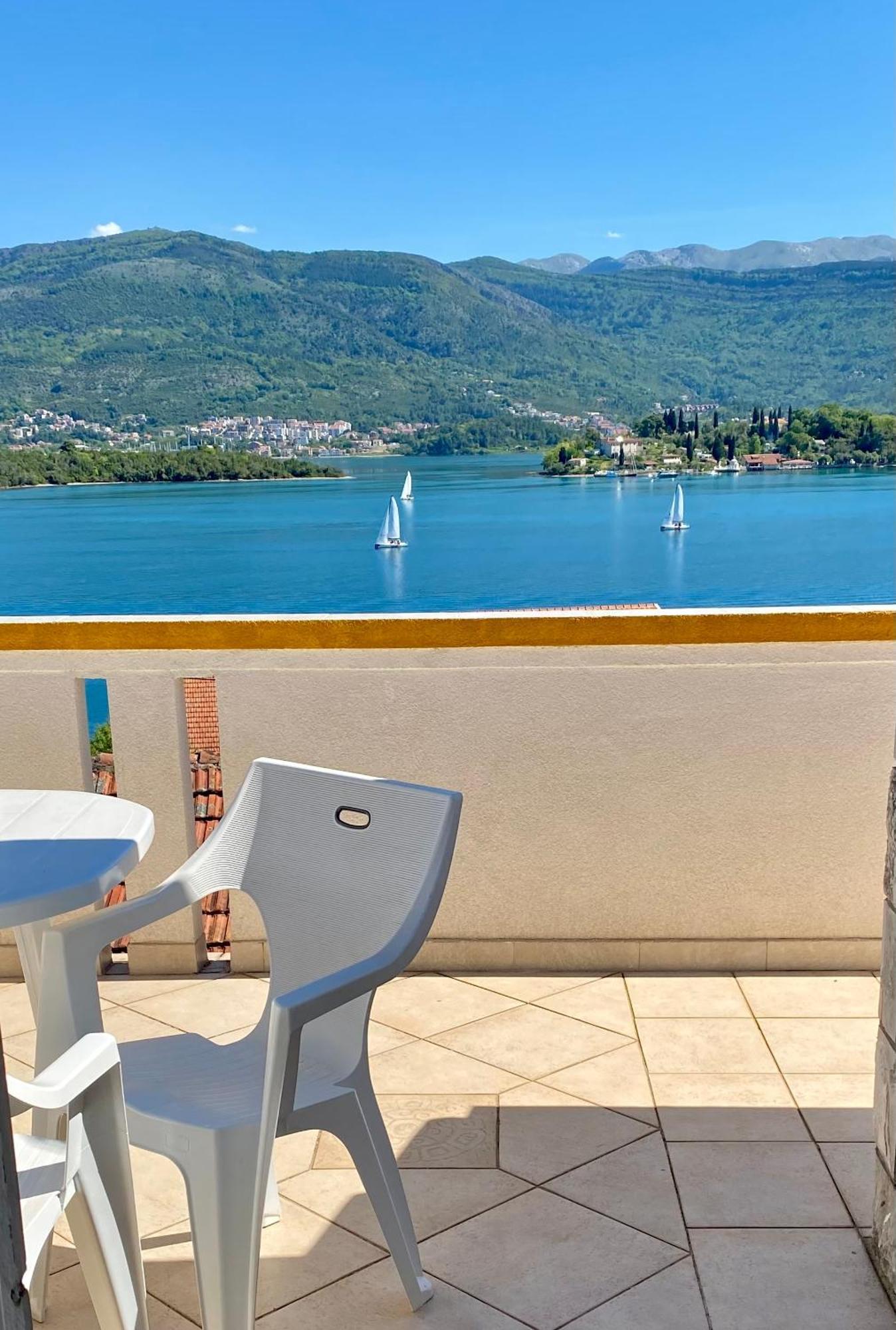 Ino Apartments Tivat Buitenkant foto