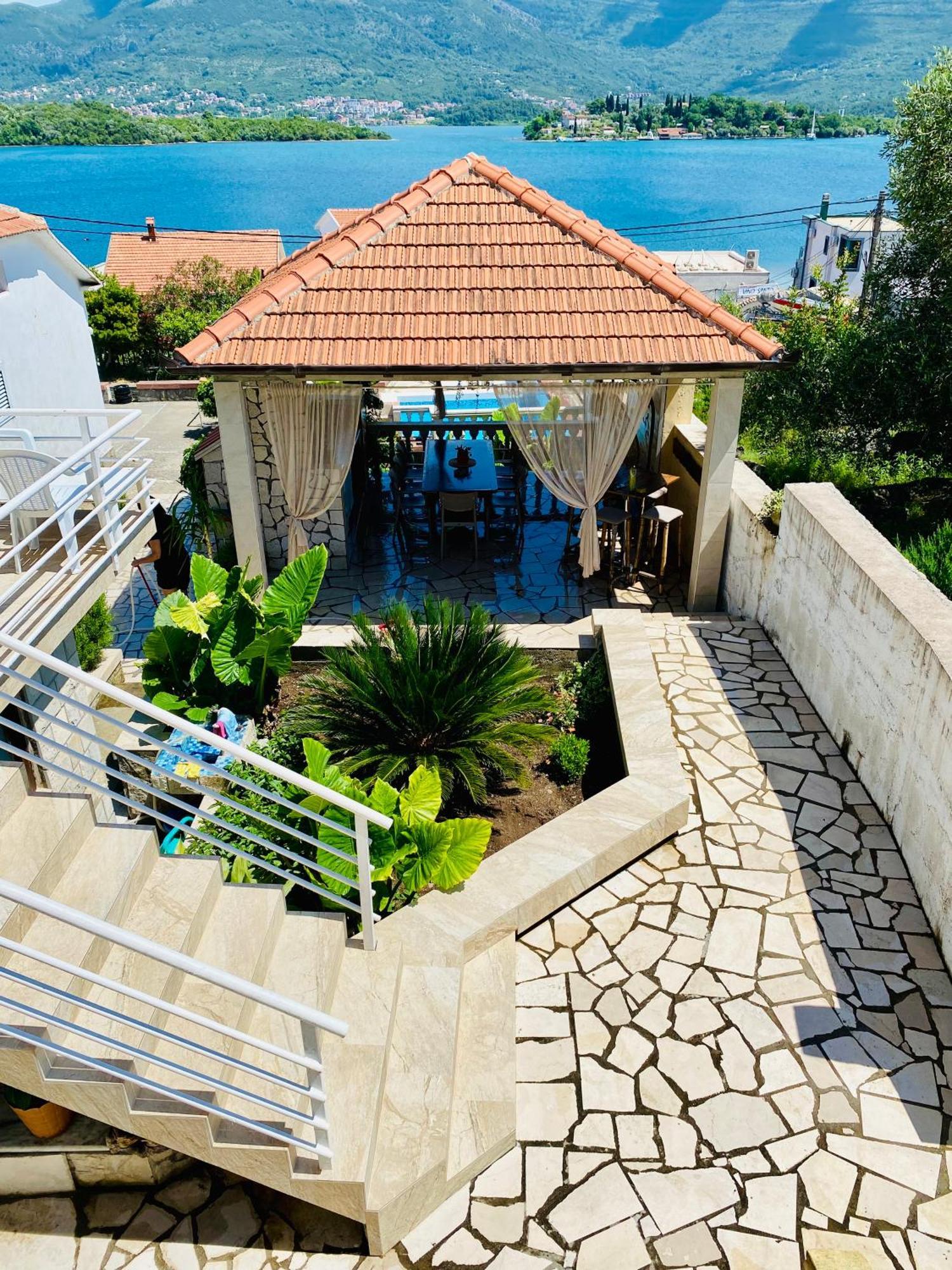 Ino Apartments Tivat Buitenkant foto